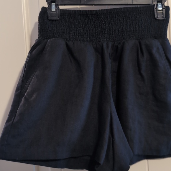 Crown & Ivy Black Smocked-Waist Women’s Shorts - Picture 4 of 5